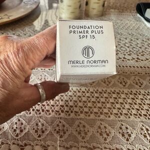 Merle Norman Foundation Primer Plus SPF 15 - Classic White